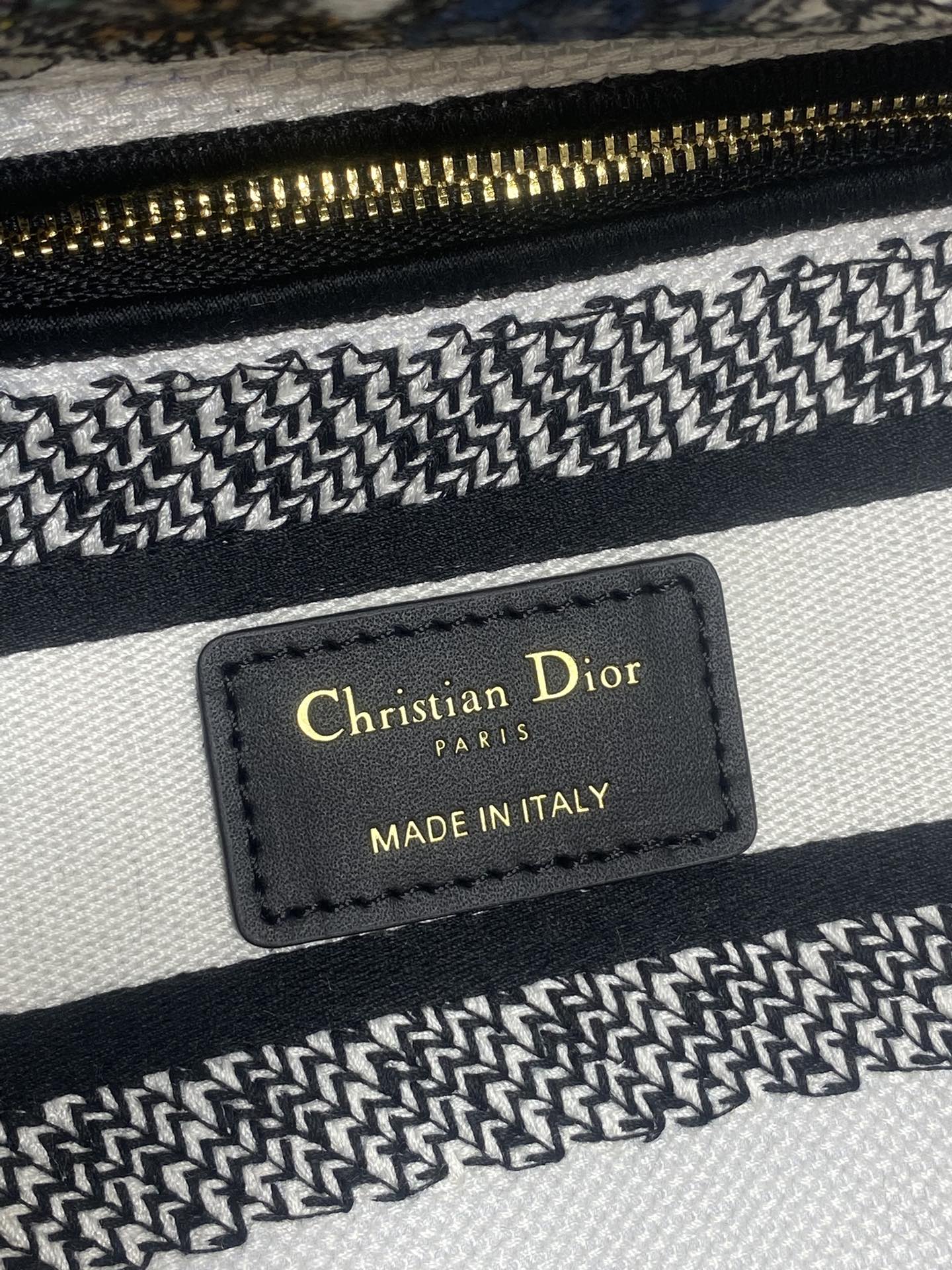 DIOR 25S SMALL LADY D-LITE BAG 24 IN WHITE RED STAR EMBROIDERY