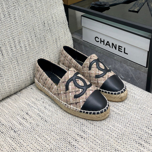 CHANEL ESPADRILLE CAMEL BEIGE TWEED FABRIC AND BLACK CALFSKIN FLATS