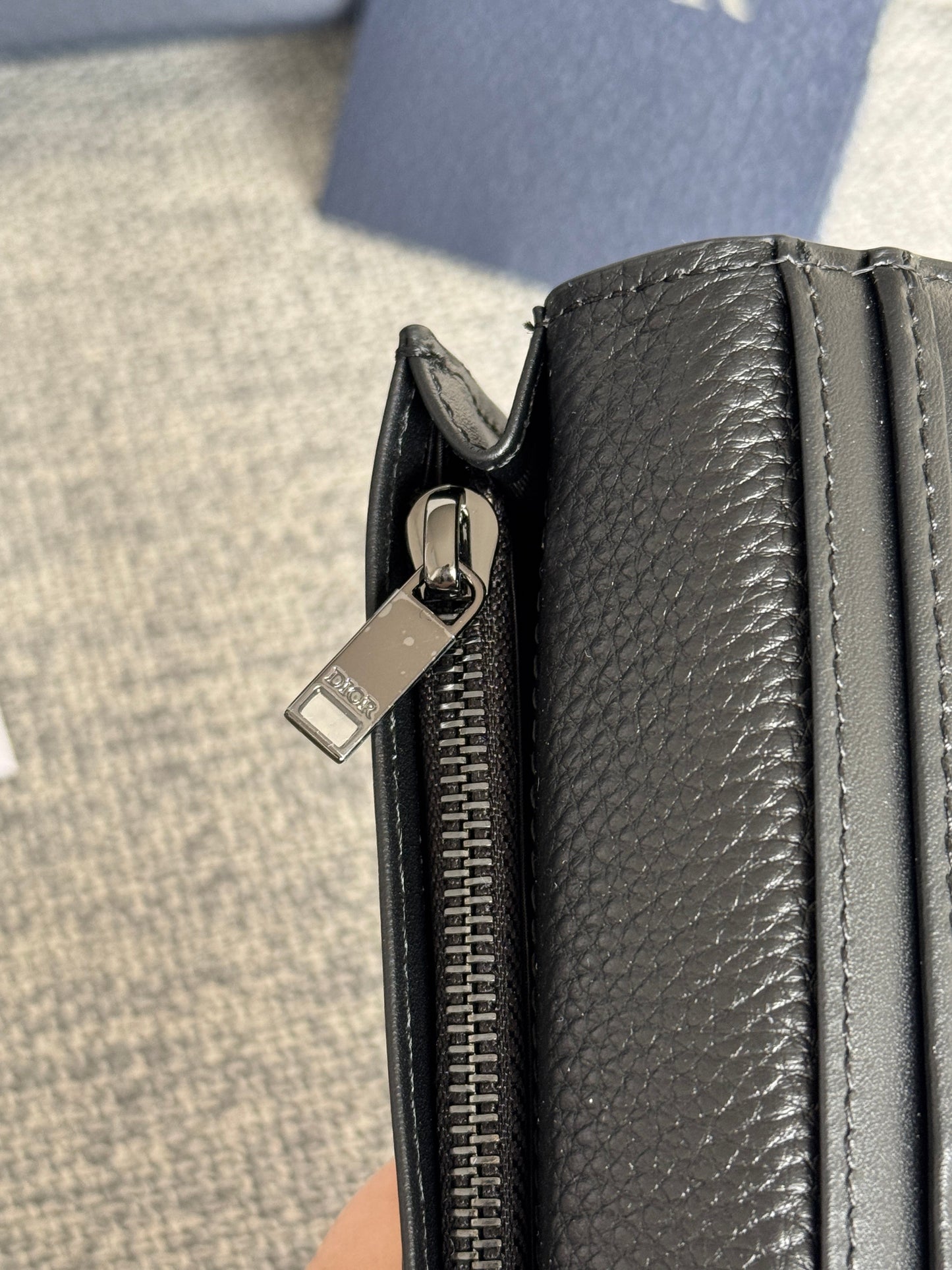 DIOR VERTICAL BIFOLD WALLET 19 IN BLACK GRAINED CALFSKIN MIX BLUE MONOGRAM OBLIQUE JACQUARD