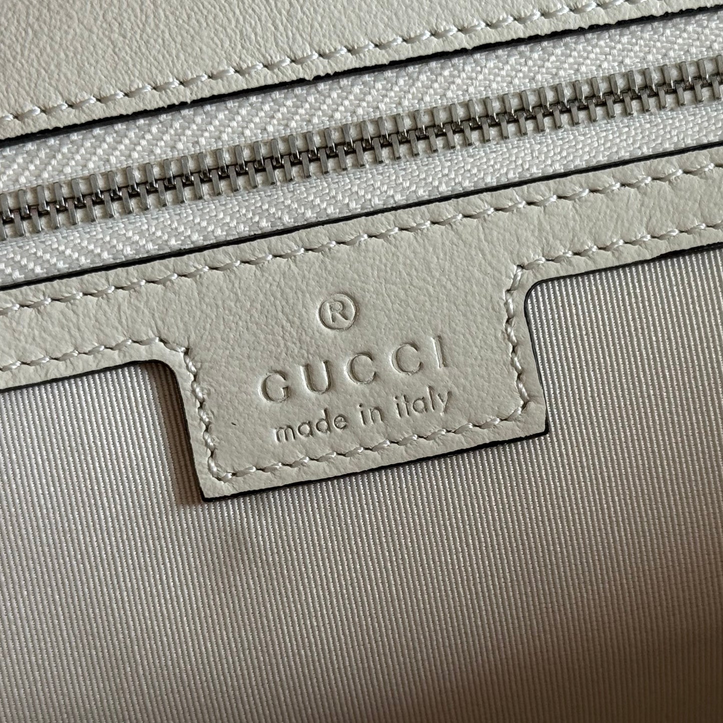 GUCCI 26S  MARMONT BAG 37 IN CREAM WHITE CALFSKIN