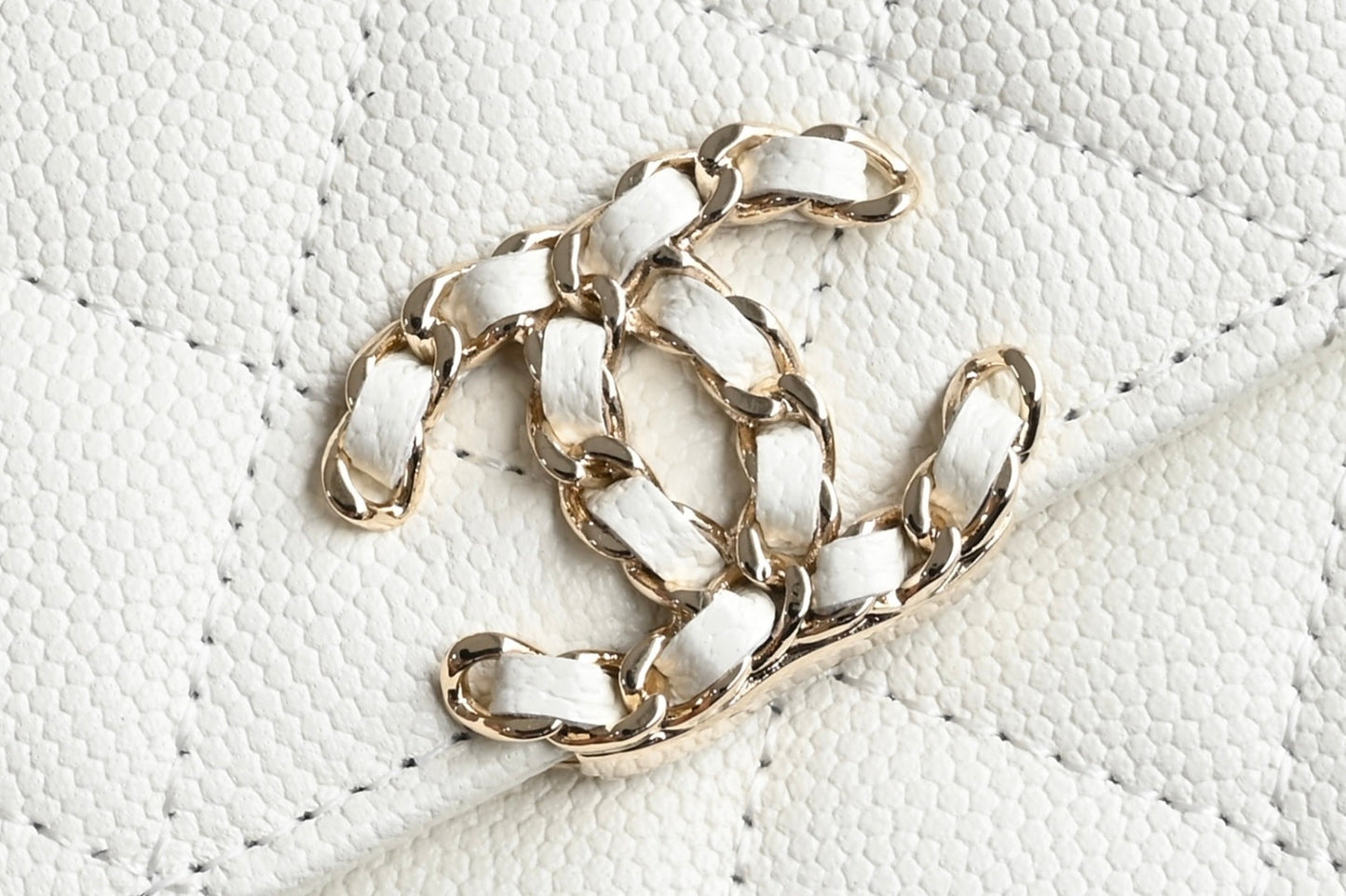 CHANEL 25S KELLY 14.5 CM IN WHITE LAMBSKIN