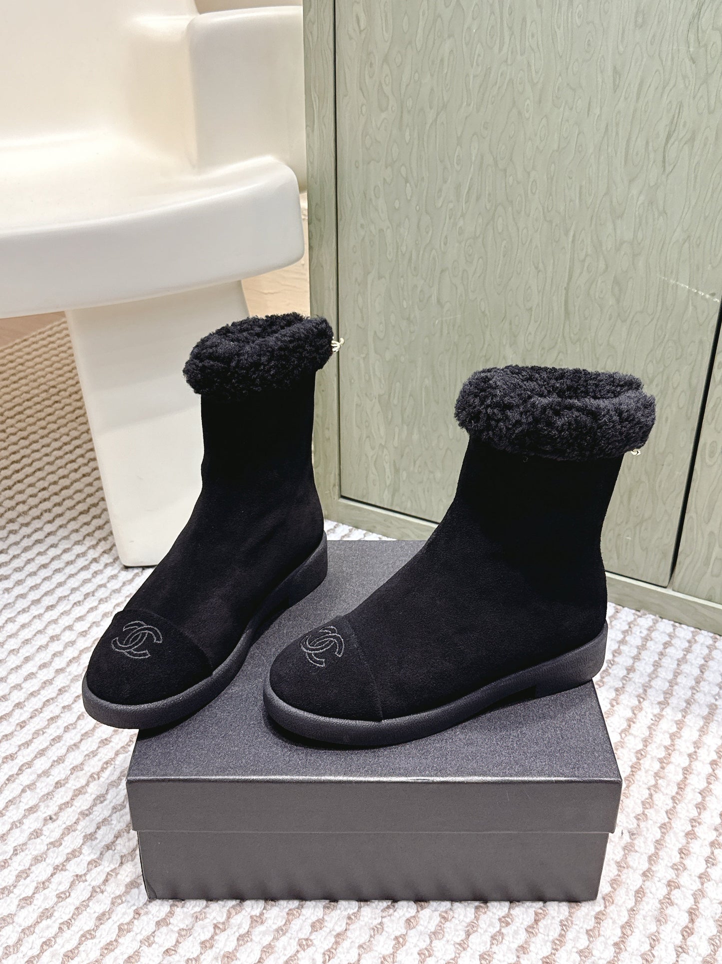 CHANEL 25S CALF-HIGH BOOTS IN BLACK SUEDE LINED WITH SHEEPSKIN