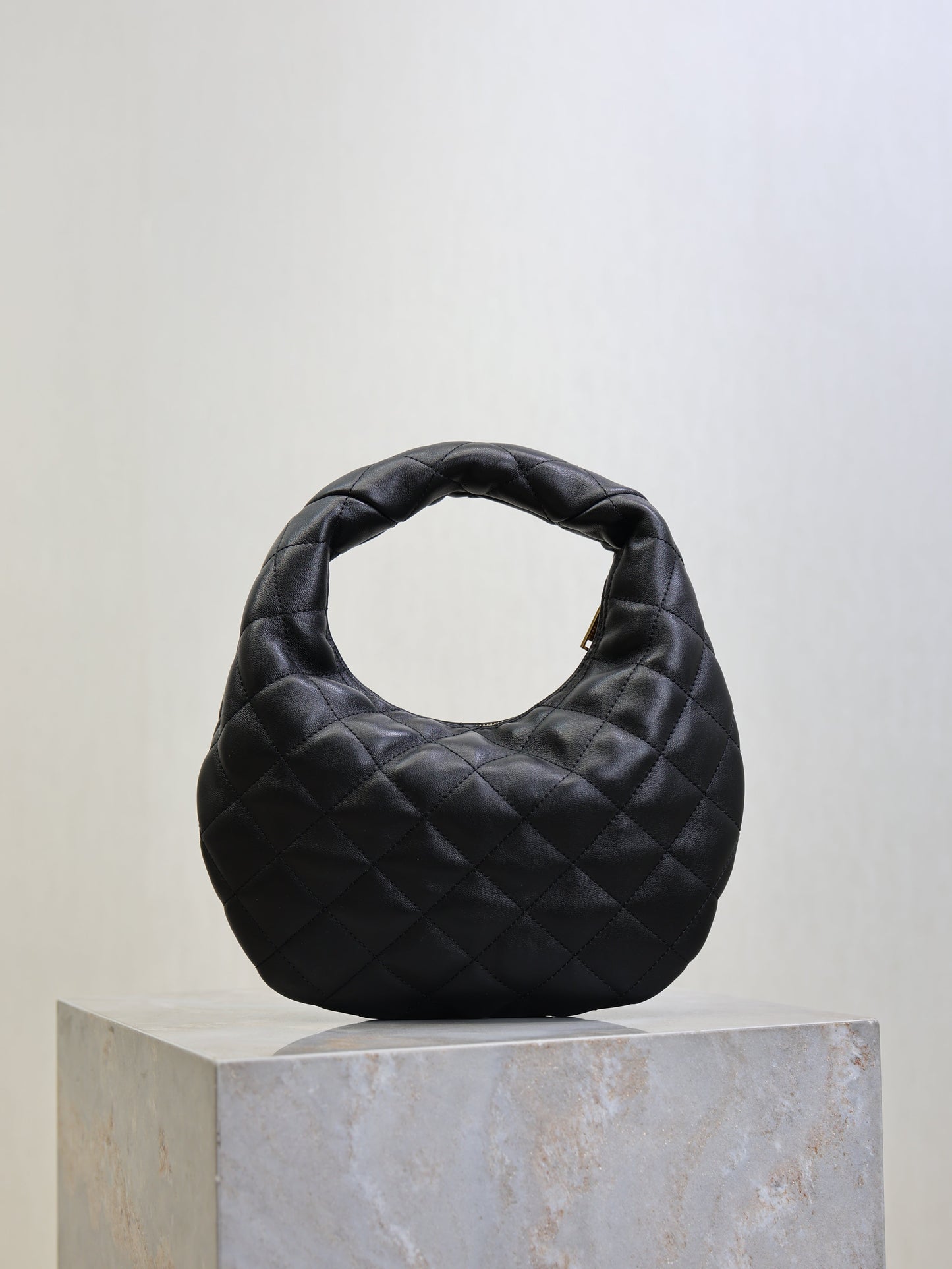 YSL 25S ICARE BABY 17 IN BLACK QUILTED CALFSKIN GOLD HARDWRE