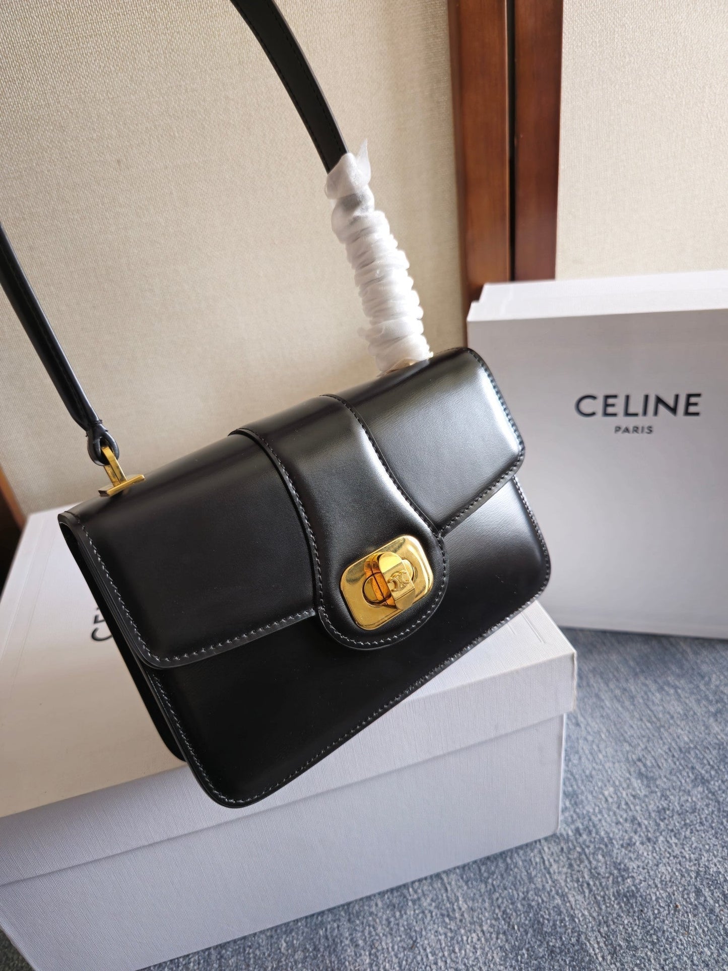 CELINE JOSEPHINE BAG 18.5 IN BLACK PATENT CALFSKIN