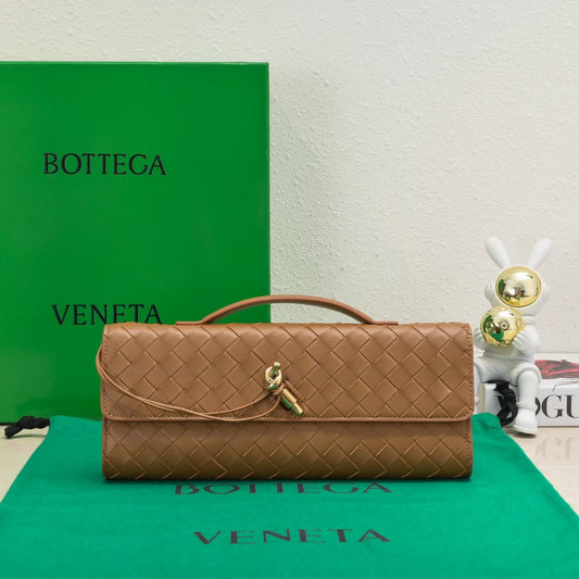 BOTTEGA VENETA Long Clutch Andiamo 31 Tan Leather Ghw