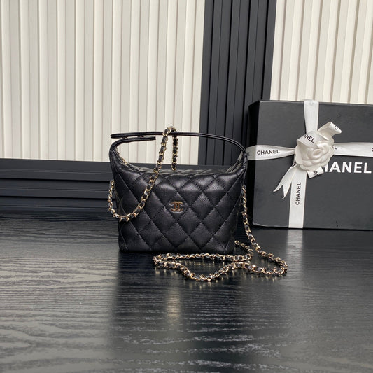 CHANEL HOBO BAG 21 IN BLACK GRAINED CALFSKIN GOLD HARDWARE