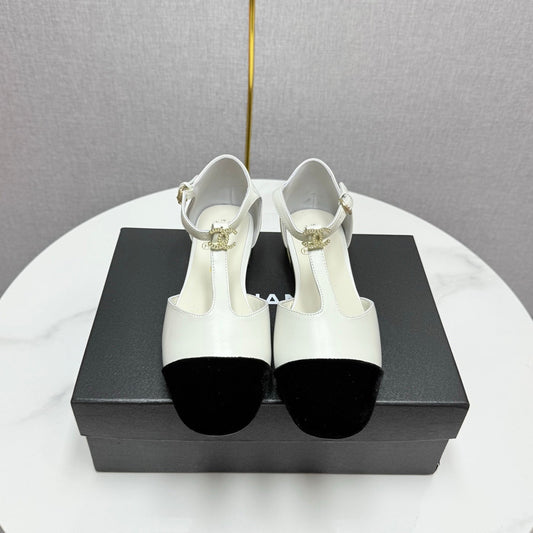 CHANEL MARY JANE 25S IN WHITE LAMBSKIN AND BLACK SUEDE WITH PEARL HEEL