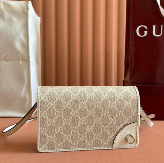 GUCCI EMBLEM WALLET  MONOGRAM 20 IN BEIGE AND WHITE SMOOTH CALFSKIN