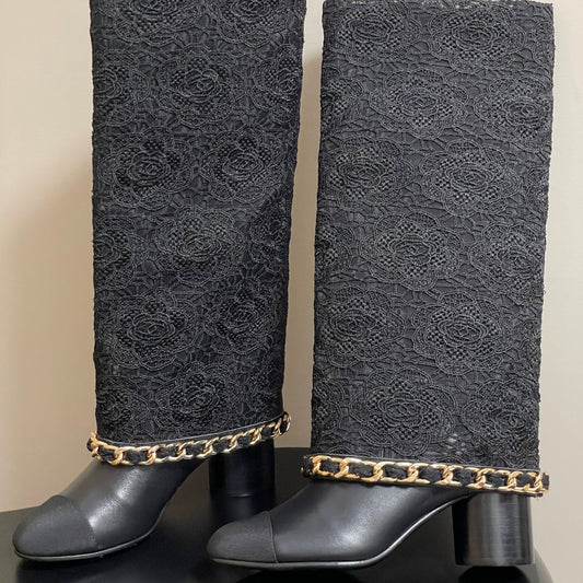 CHANEL FLORAL BOOTS 60MM IN BLACK CALFSKIN WITH GOLD CHAIN