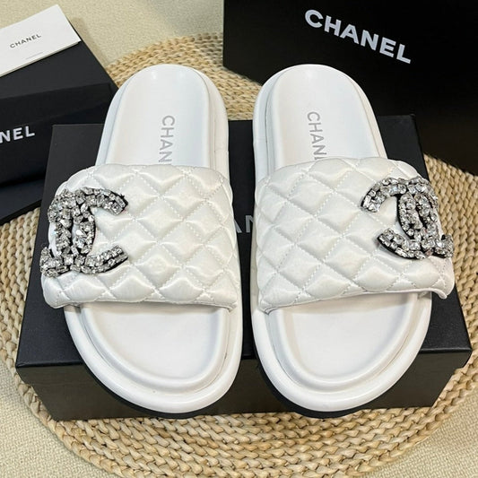 CHANEL New Style Diamond Buckle Double C Thick Bottom Slippers White Sheepskin