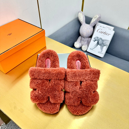 HERMES CHYPRE SANDAL IN BRONZE BROWN SHEARLING