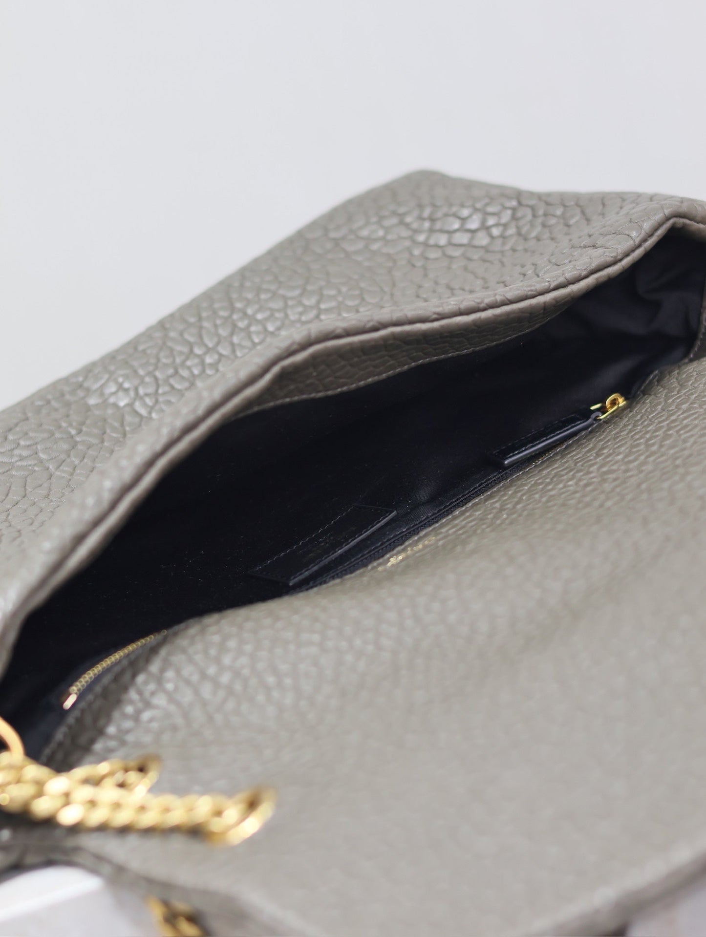YSL 25S CALYPSO BAG 38 IN ARMY GREEN GRAINED LAMBSKIN GOLD HARDWARE