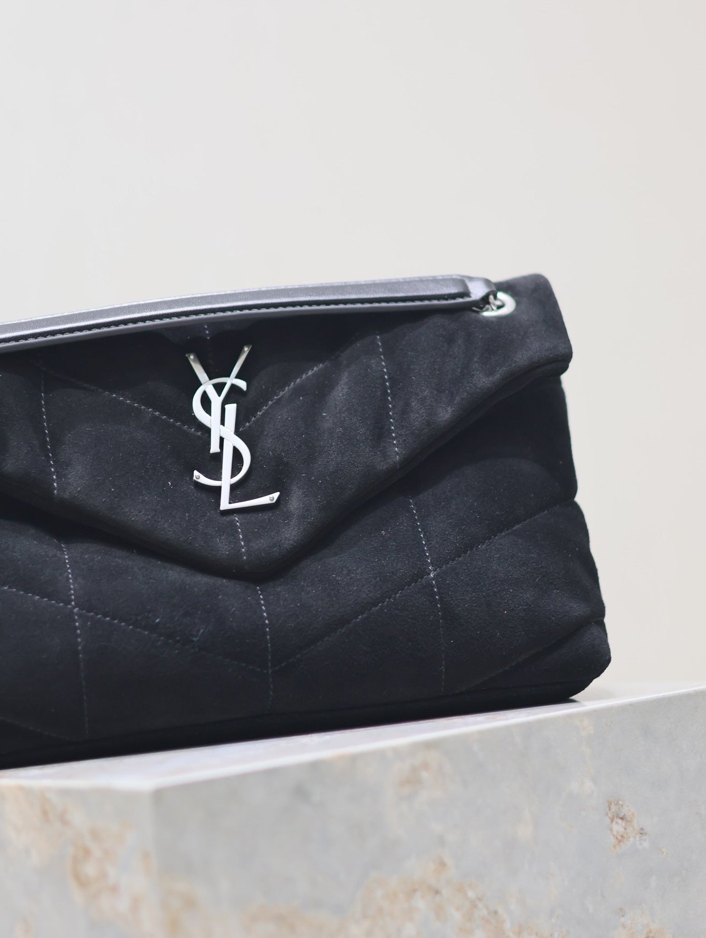 YSL 25S LOULOU PUFFER MM 29 IN BLACK SUEDE SILVER HARDWRE